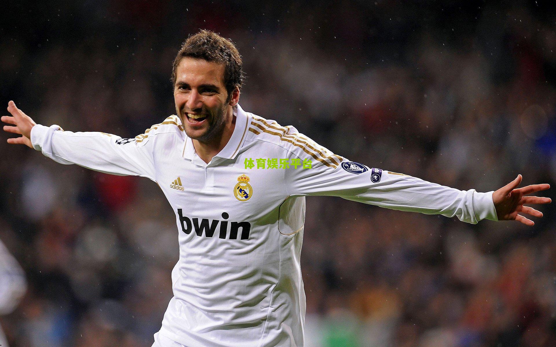 埃泽的足球哲学，完美球员的蓝图中，梅西的球商是那抹决定性的亮色